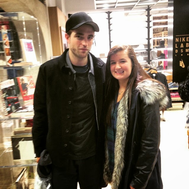 28 Febrero - Nueva foto Fan de Rob en  Londres, hoy!!! 10449137_1547218412223247_1222143843_n