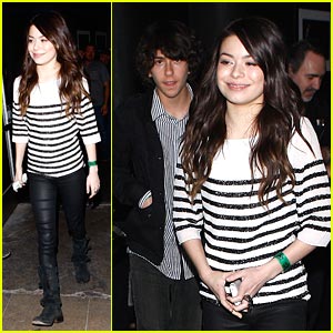  "Un mal paso y mi sueño" Justin Bieber  - Página 9 Miranda-cosgrove-nat-wolff-roxy