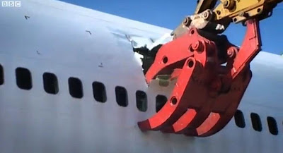 Pinal Airpark: o cemitério dos jumbos  Jumbo-jet-scrap1