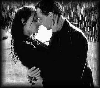 بوسااااتي الأحلى .. Kissing-in-the-rain-in-black