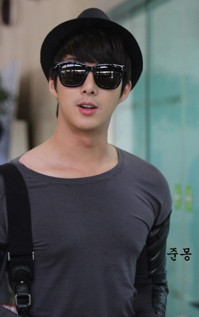 {صور} Kim Hyung Jun في مطار Gimpo مغادر الى Tokyo في 8/26 Proxy