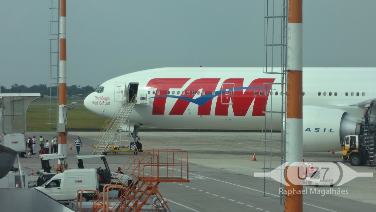 [Brasil] Boeing 777-300ER TAM em SBBE (Belém) PTMUI9