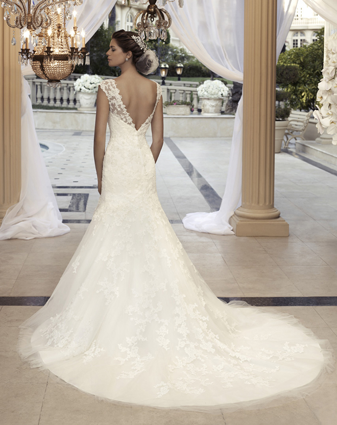 امتلكت العالم حين امتلكتك  Wedding-dresses-Casablanca-Bridal-spring-2013-lace-back