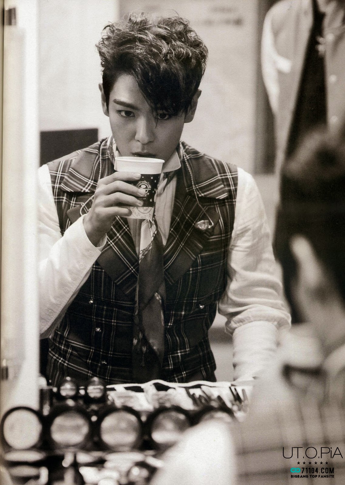 [9/7/2014][Pho/Scan] Ảnh T.O.P trên sách ảnh: 2014 +α Concert in Seoul  Bigbang_top_scans