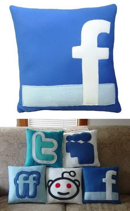 Serba Serbi Facebook di Dunia Real A97637_g231_1-pillow-fb