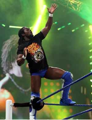 Le grand retour ! Kofi-Kingston-Boom-Boom-Entrance-Style