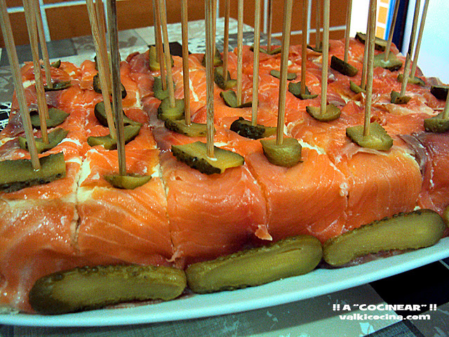 RECETAS PARA NAVIDAD  Pastel-frio-salmon-ahumado-pan-de-molde%2B1