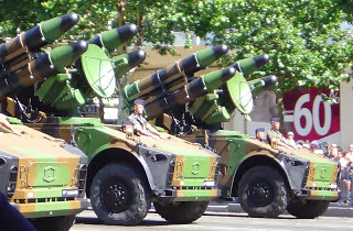 Fuerzas Armadas de Francia Crotale_missile_launchers_DSC00866