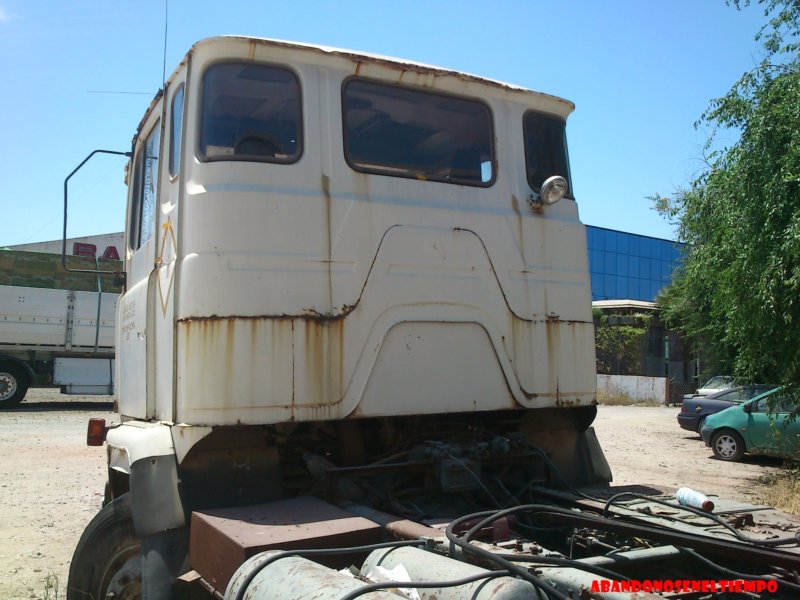 VEHICULOS SEMI-ABANDONADOS, RESTAURADOS Y ABANDONADOS. DSC_0009