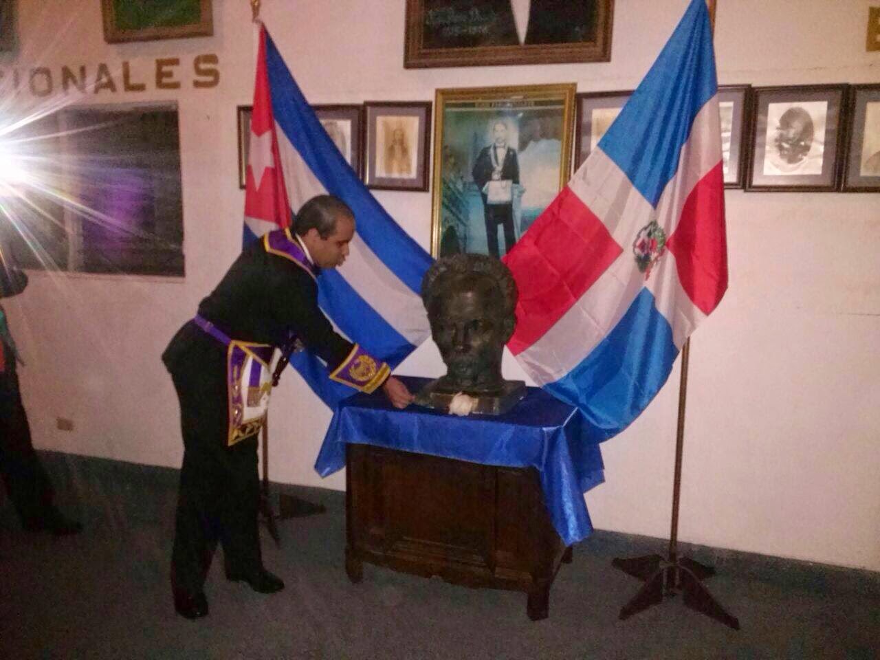 Visita a la Tenida de Instalación de la Logia José Martí No 54 10959072_10153022393007902_1580243971_o