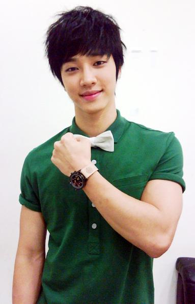  [Biografia]  BEAST/B2AST (BEAST is the B2ST) Kikwang