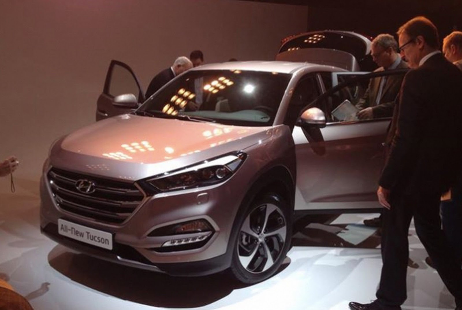 Salão de Genebra 2.015 - Página 2 Novo-Hyundai-Tucson-2016%2B(3)