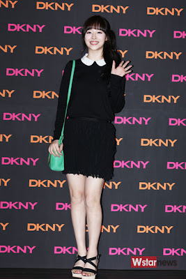 [05.08]Sulli & Krystal à l'événement DKNY [Photos] 20110804_dkny_sulli_2