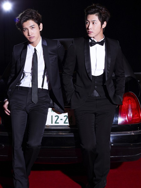 [14.08.12][News] HoMin và Kim Hyung Joong được chứng nhận vàng tại Nhật Bản 20120813_tvxq_1