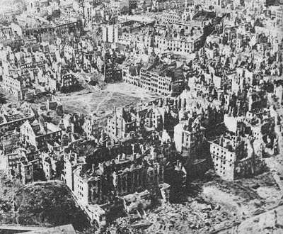 RECORDANDO POLONIA - Página 3 728px-Destroyed_Warsaw%252C_capital_of_Poland%252C_January_1945