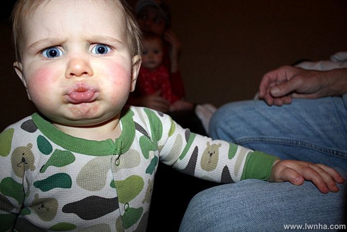 Funny pics of angry babies Babies_that_are_pissed_08