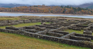 El campamento romano "Aquis Querquennis", (parroquia de Baños de Brande, provincia de Orense, Galicia) Barracones