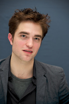 5 Abril - Fotos de Rob en HQ de la conferencia de prensa de WFE + Fotos con Tai. Pattinsonlife-wfe-41-9