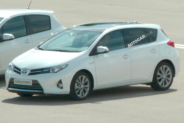 Toyota Corolla 2013 (Apresentado versão Axio) - Página 2 Auris_1