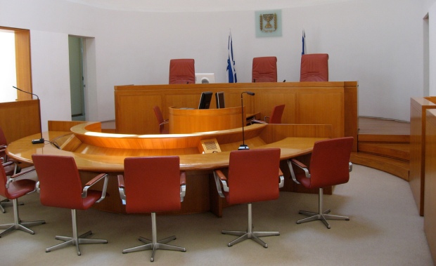 القاء القبض على هاكر بسبب إختراقه نظام اقدس مقدسات المحكمة الإسرائيلية Supreme-court-room