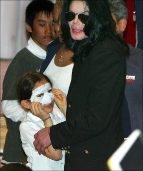 Video: Michael Jackson Abrazando a Su Hija Paris 3