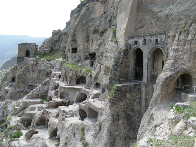 قرية إيرانية محفورة داخل الصخور Kandovan3