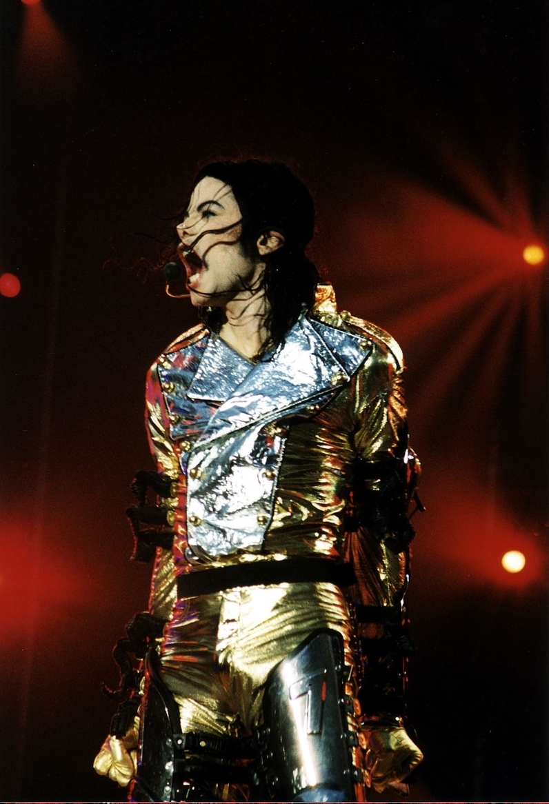 MJ- History  MJ-in-GOLD-History-Tour-michael-jackson-8241155-796-1166