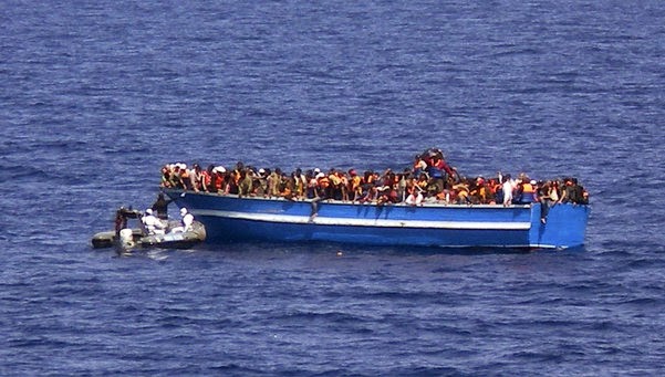 Mueren unos 30 inmigrantes de los 600 que viajaban en un barco cerca de Italia  Localizados-los-cadaveres-de-3_54411425282_53699622600_601_341