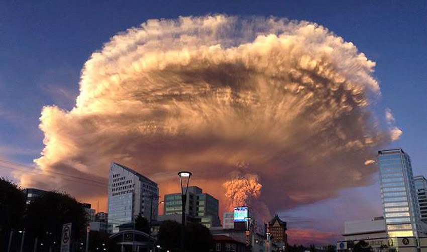 MONUMENTAL EARTH CHANGES: Surreal - Sunset Turns Massive Calbuco Eruption Into AMAZING SCENES! UPDATE: Second Explosion Even Stronger Than The First - Ash Reaches Up To 65,000 Feet High! Calcubo_volcano11