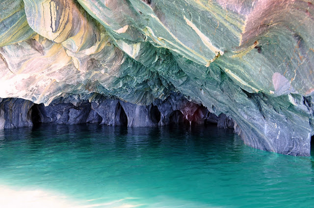 كهوف الرخام الرائعه في تشيلي  Marbled-Cathedral