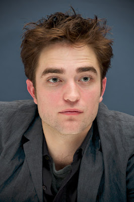 5 Abril - Fotos de Rob en HQ de la conferencia de prensa de WFE + Fotos con Tai. Pattinsonlife-wfe-41-12