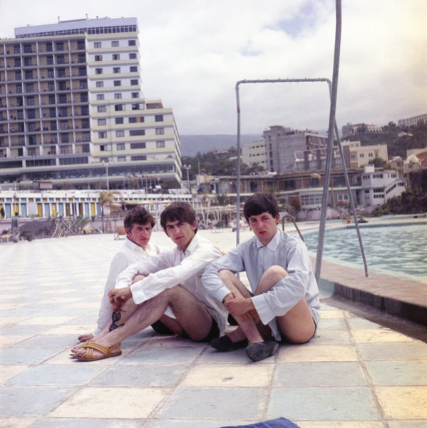 Tus fotos favoritas de los dioses del rock, o algo - Página 5 RingoGeorgePaulCanaryIslands1963