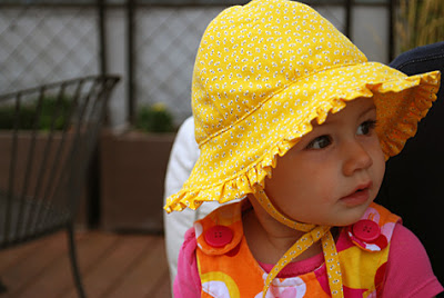 خياطة وتفصيل قبعة أطفال Baby-sunhat-pattern-with-ruffles-and-ties_b