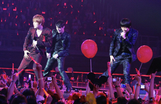 De todo un poco TVXQ//DBSK Fan club - Página 18 20110405_jyj_2