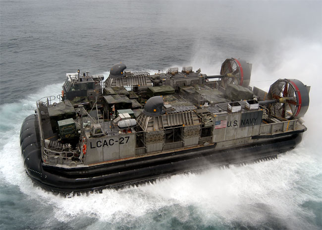 أستلام السفينه USS San Diego سادس سفينه من فئة LPD 17 San Antonio class  USN_hovercraft