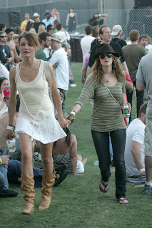 Cameron Diaz and Drew Barrymore at Cochella music festival Cameron-drew3