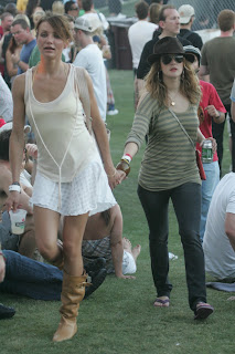 Cameron Diaz and Drew Barrymore at Cochella music festival Cameron-drew4