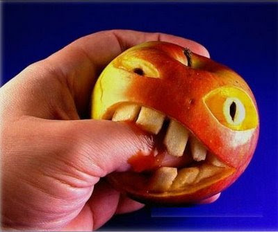 جميعنا يحب الفواكه.. ولكن.. Funny-apples