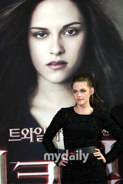 Kristen Stewart And Taylor Lautner at Fan Event in Korea Korean09