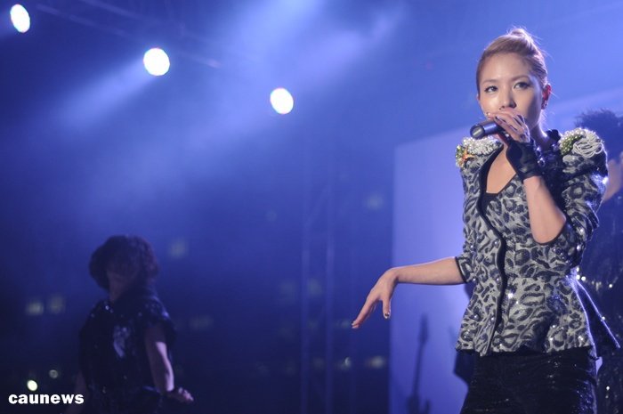 [Pics] BoA en el festival "2010 LUCAUS"  63865_160068554010454_100000219325397_539238_2382040_n