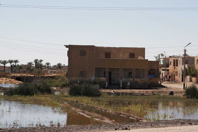 مياة بحيرة قارون تغرق عشرات القرى السياحية والسكنية بالفيوم Qaroun-Flood_001