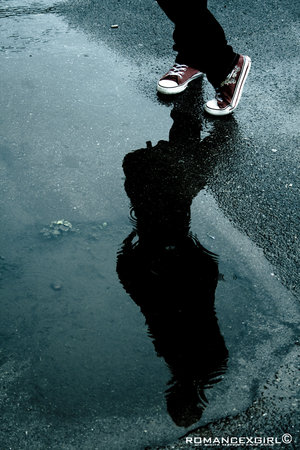 صور رومانسية تحت المطر Romance in the Rain Images Walking_Throw_The_Rain_by_RomanceXGirl