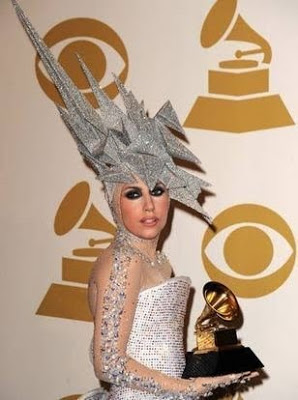 ليدي غاغا غريبة الأطوار بسلوكها وأزياءها Unique Style of Lady Gaga  3735581371-5lady-gaga7