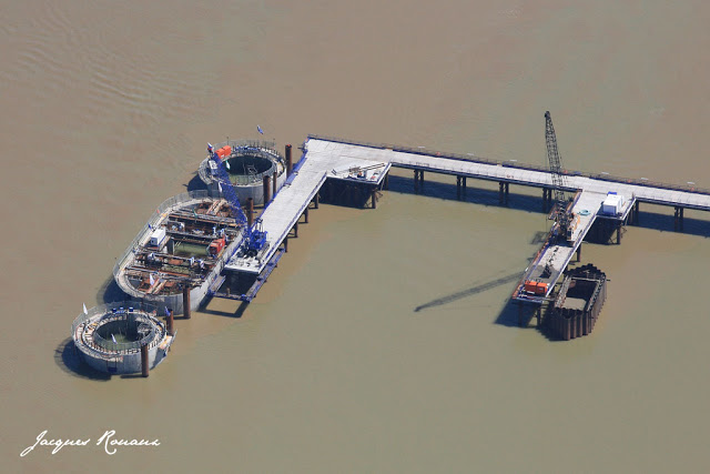 Monuments ou objets qui ressemblent au fort Boyard Pont-bacalan-bastide_9448