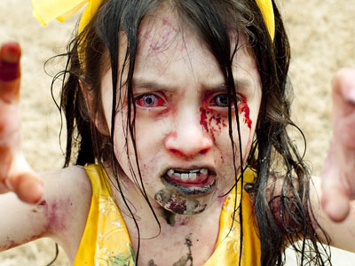 Hombres Lobo de Castonegro III: "La maldición de Wolvetown" - Página 2 Zombieland-little-zombie-girl