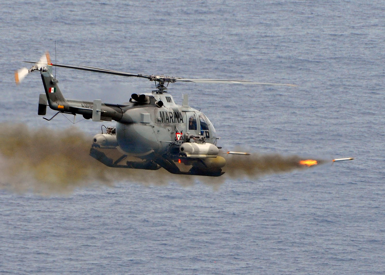 هل يمكن تحويل هلكبتر نقل او مدنية الى هلكبتر هجوم ؟  Mexican_BO-105_Bolkow_helicopter_fires_2_75_inch_high-explosive_rockets_at_the_ex-USS_Connolly_(DD_979)