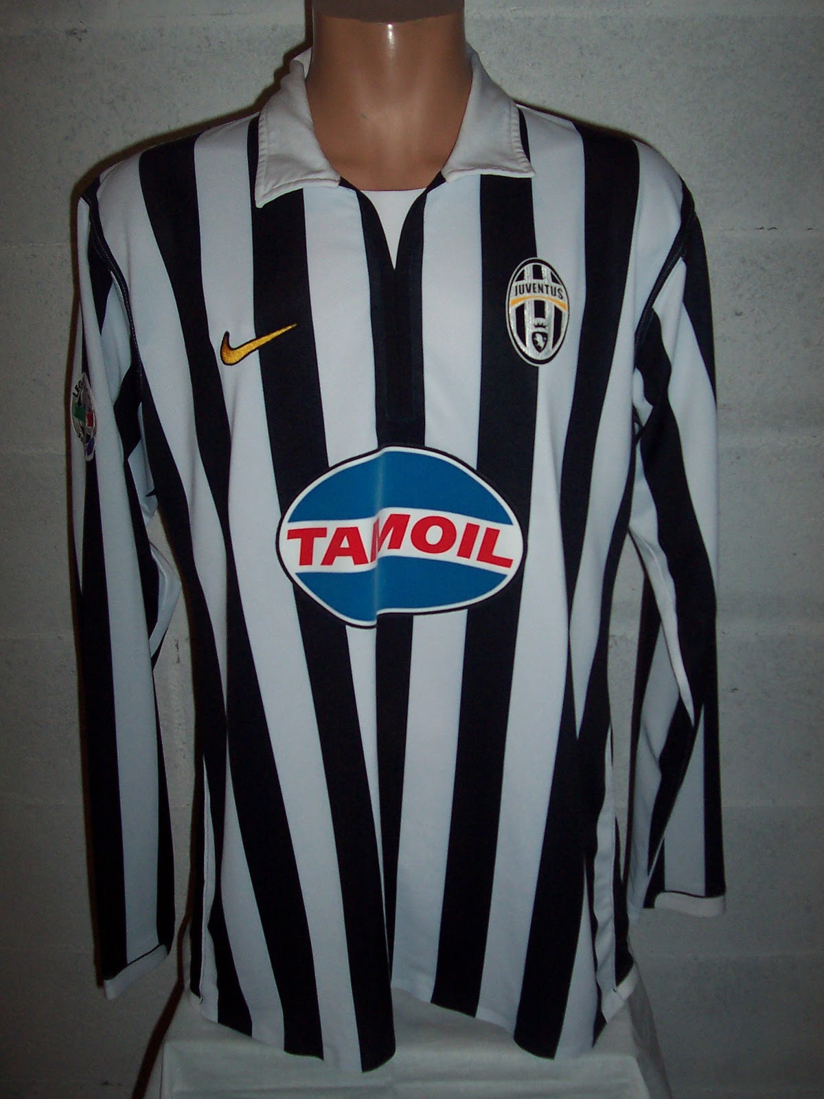 Juventus to unveil new stripes BOJINOV_Campionato_2006-2007
