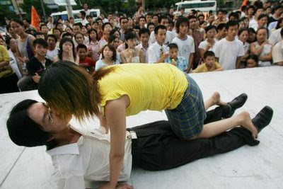 Weird Kissing Contest in China Att593720