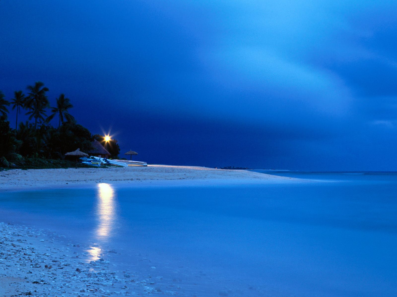 CELE MAI FRUMOASE LOCURI DE PE PAMANT  - Pagina 7 Photos-of-Boathouse-at-Dawn-Fiji-pictures