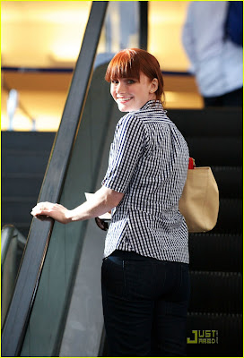 mais fotos de Bryce Dallas Howard a caminho Bryce-dallas-howard-vancouver-11